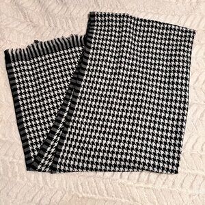 Black & White Houndstooth Scarf - Classic Winter Wrap